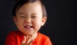 爆料甜馨搞笑视频,萌娃金句频出，笑料百出萌翻网友